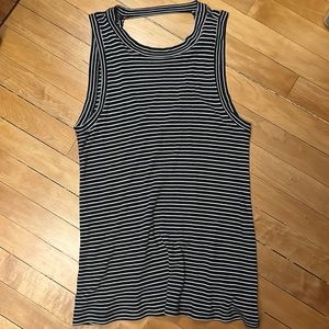 Peyton Jensen cut out back tank top size small